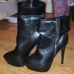 Black stilleto boot with foldable zippered cuff